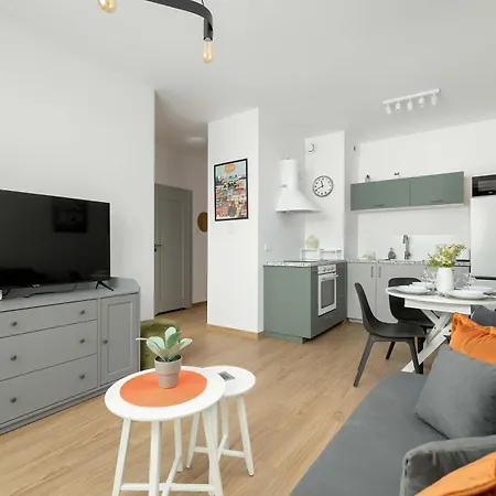 Nowoczesny Z Parkingiem W Atrakcyjnej Lokalizacji Katowic By Renters Apartamento